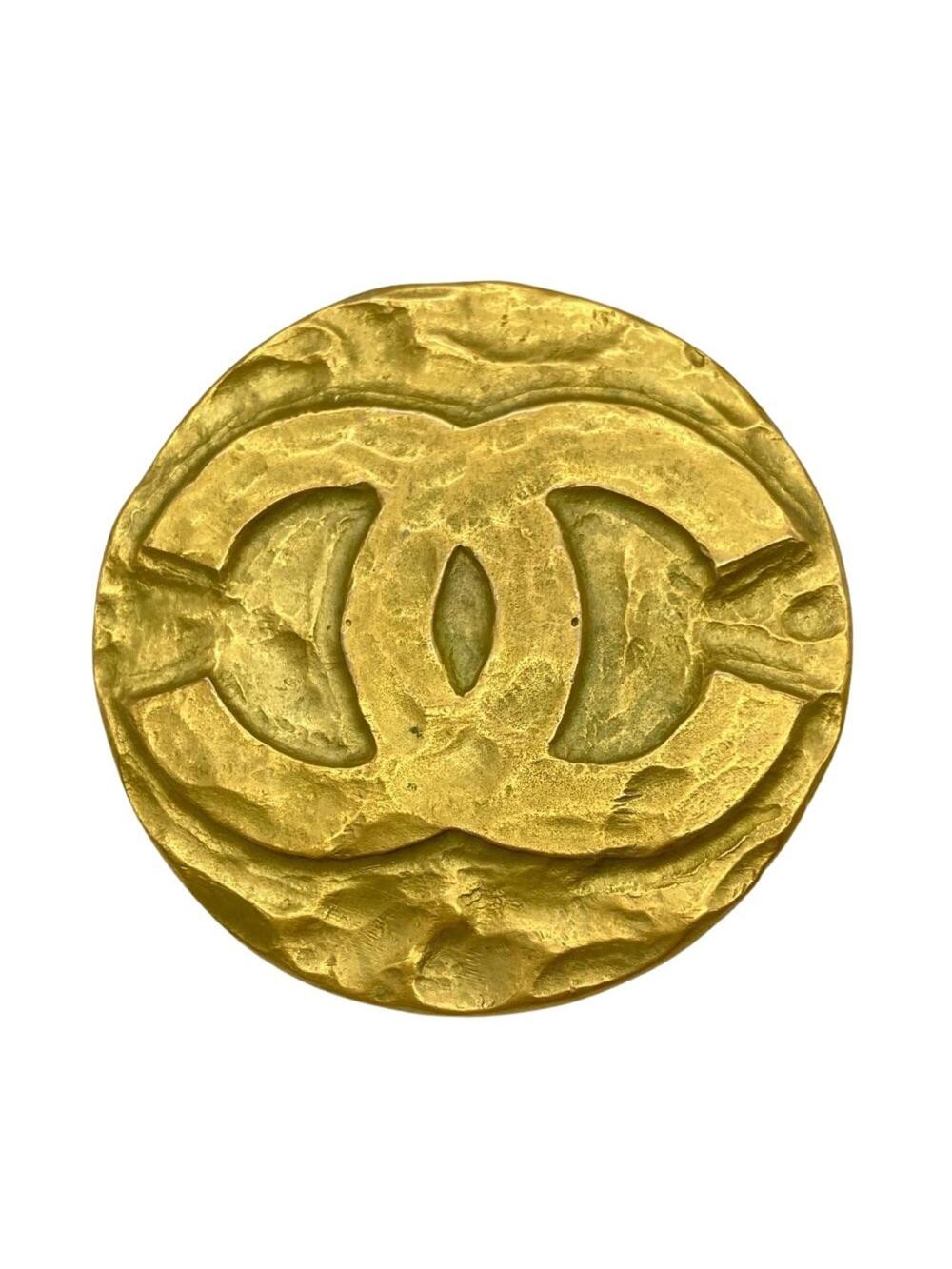 Chanel Cc Logo Round Brooch Gold-Tone #343184C68B
